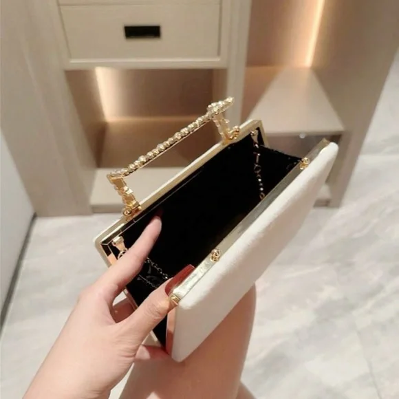 💎 Embellished Clutch 💎 - Picture 4 of 6